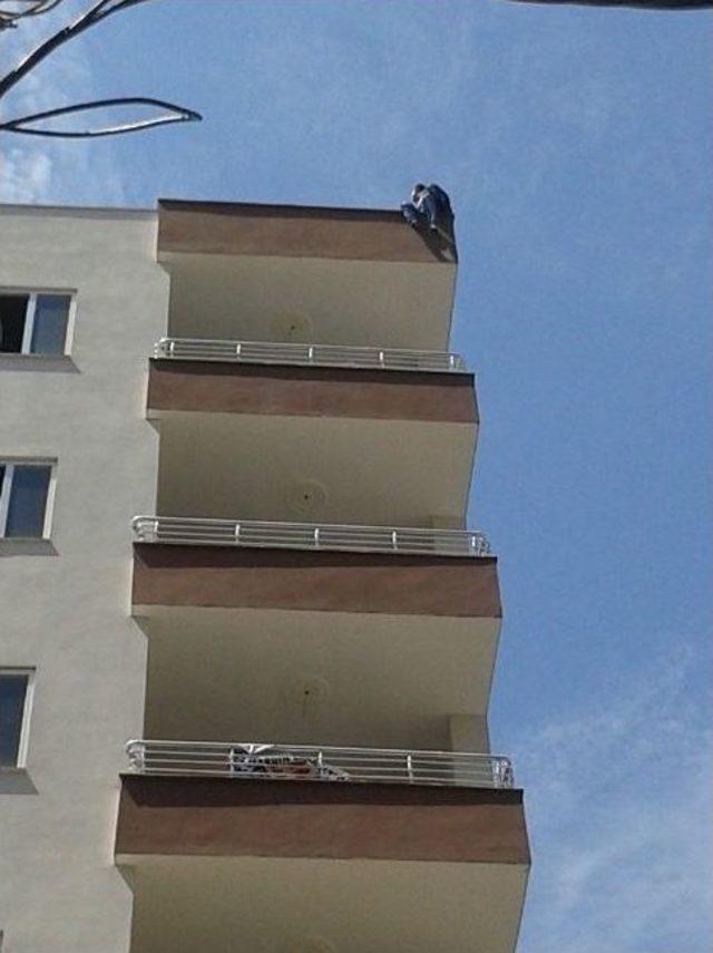 İntihara Kalkışan Genci Polis Kurtardı 2