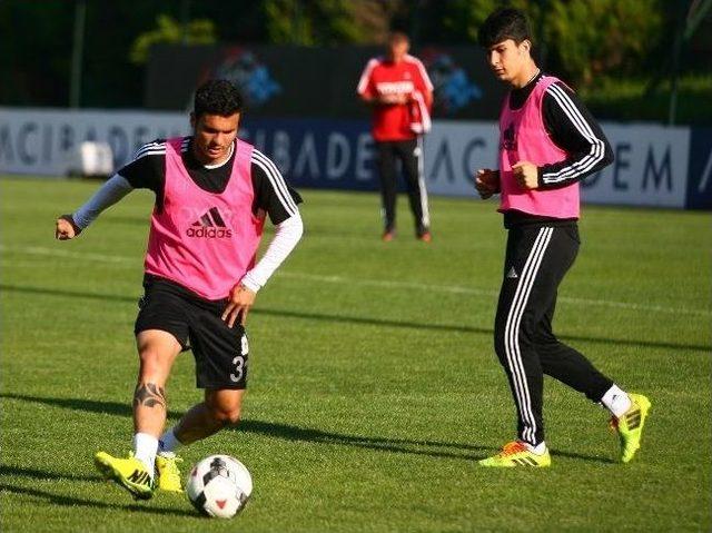 Beşiktaş, Fenerbah&ccedil;e Derbisi Hazırlıklarını S&uuml;rd&uuml;rd&uuml; 1