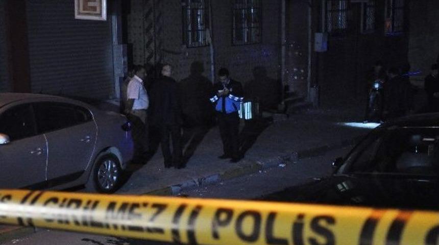 Bağcılar&rsquo;da Bir Binaya Ses Bombası Atıldı