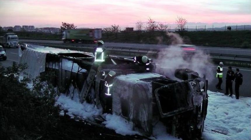 (&ouml;zel Haber) Sunta Y&uuml;kl&uuml; Tır Otobanda Alev Alev Yandı