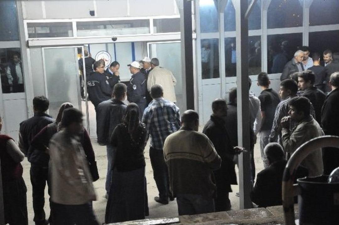 Maddi Hasarlı Kaza Kavgayla Bitti: 1 &Ouml;l&uuml;, 4 Yaralı