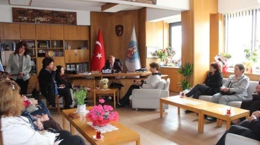 Chp Kadın Kolları Y&ouml;neticilerinden Avanos Belediye Başkanı İnce&rsquo;ye Ziyaret