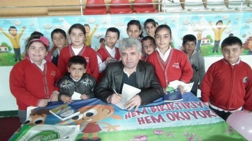 İlkokul &Ouml;ğrencileri Kitap İ&ccedil;in Para Biriktirdi
