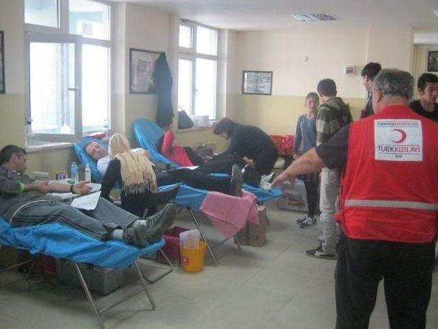 Nazilli de 18 ini Dolduran Liseli Gen&ccedil;ler Kan Bağışında Bulundu 2