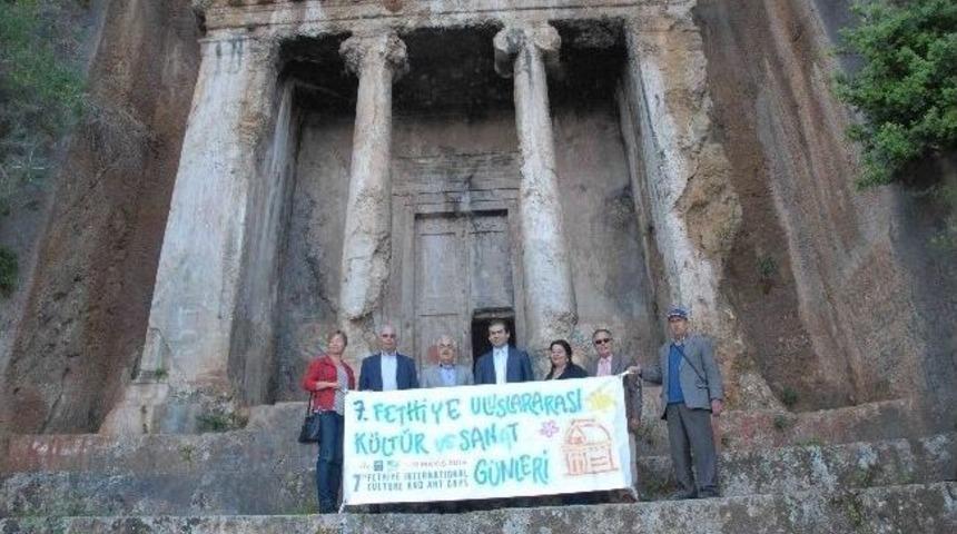 Fethiye K&uuml;lt&uuml;r Ve Sanat G&uuml;nleri Programı Kaya Mezarlarında