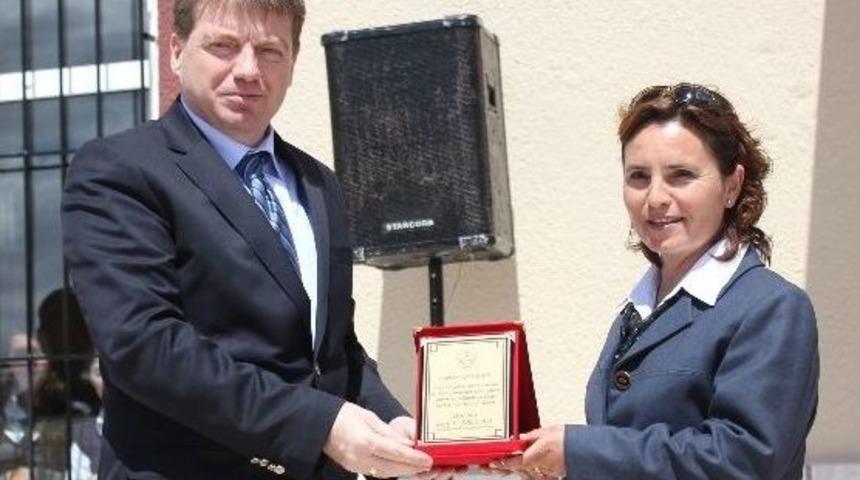 Kaymakam Karahan'dan &Ouml;ğretmenlere Plaket