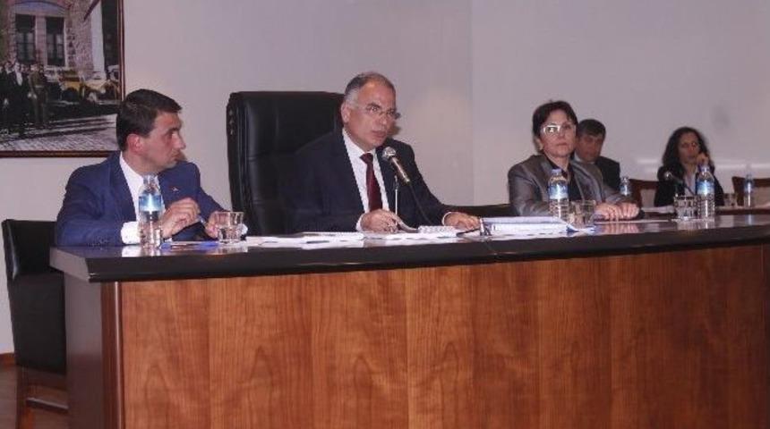 Sel&ccedil;uk'te İkinci Meclis Gergin Ge&ccedil;ti