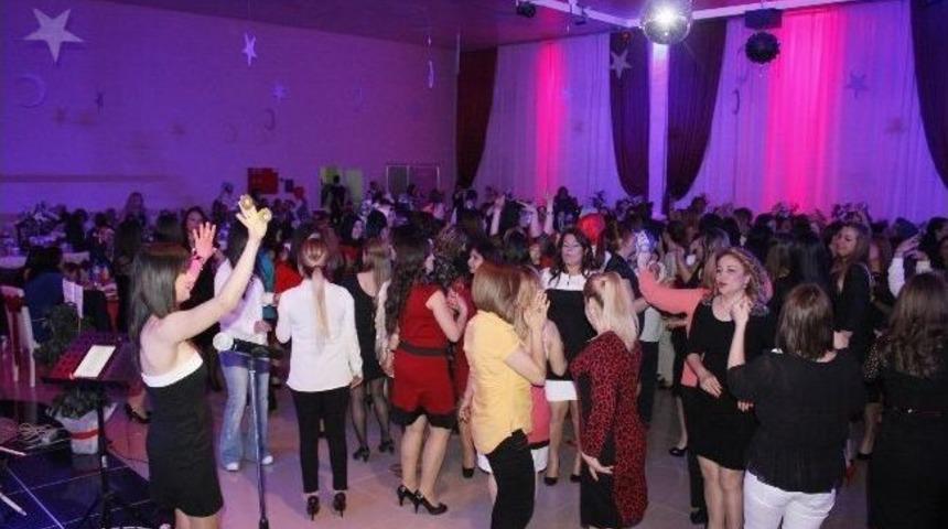 Polis Eşleri &lsquo;polis Gecesi&rsquo;nde Buluştu