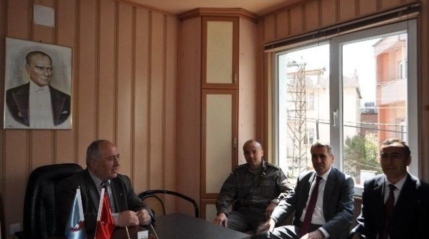 Demirci Kaymakamı Sezgin Bakkallar Odası'nda