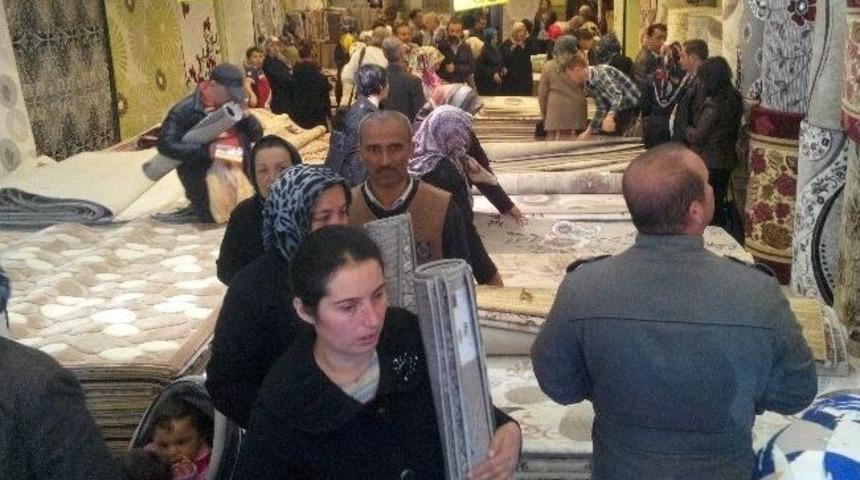 Kırıkkale'de Bedava Halı İzdihamı