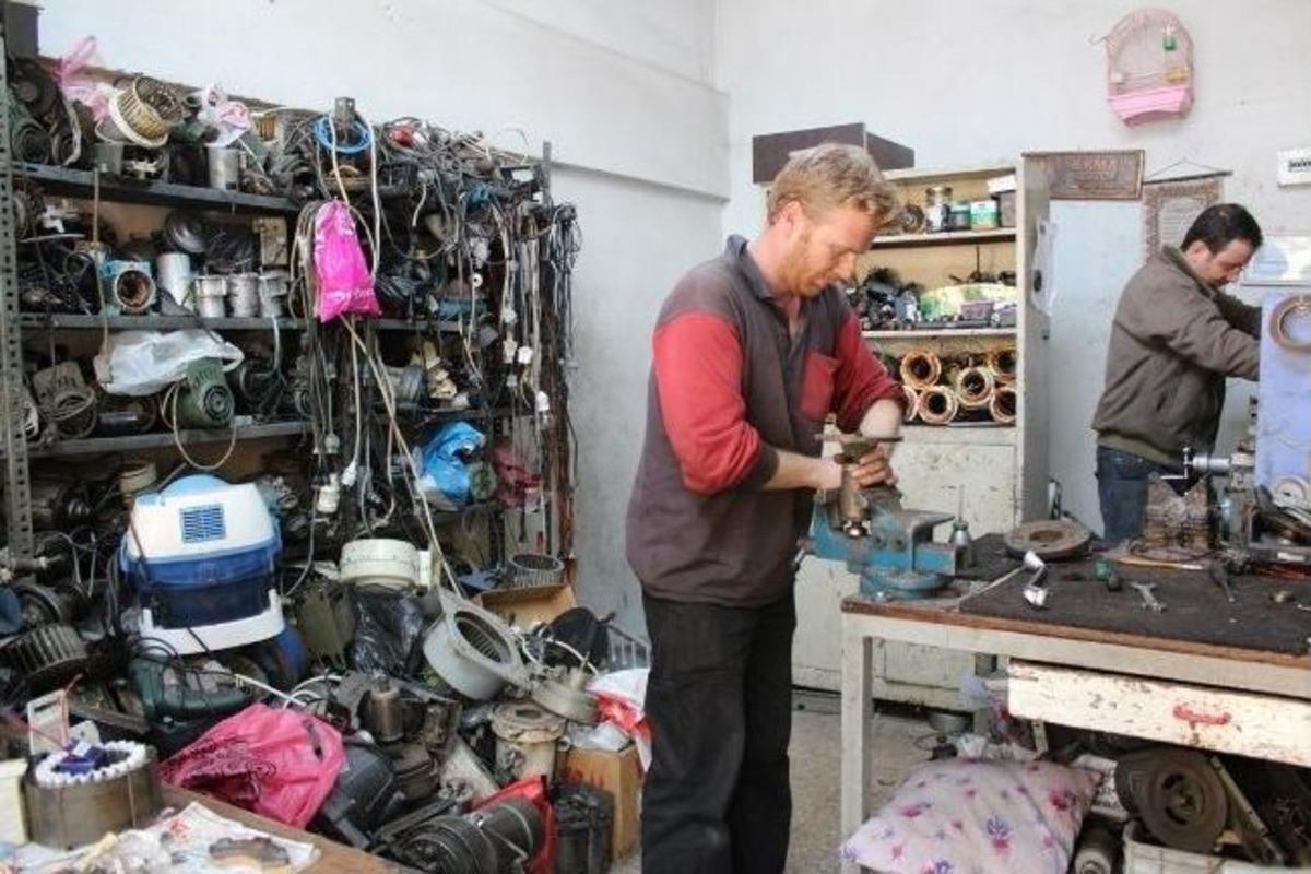 (&ouml;zel Haber) İki Kişinin Zor Sığdığı D&uuml;kkanda 316 Kişi &Ccedil;alışıyor