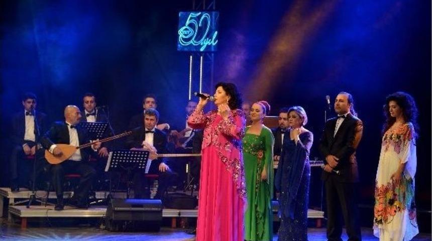 Vali &Ouml;zt&uuml;rk Trt 50&rsquo;nci Yıl D&ouml;n&uuml;m&uuml; Konserine Katıldı