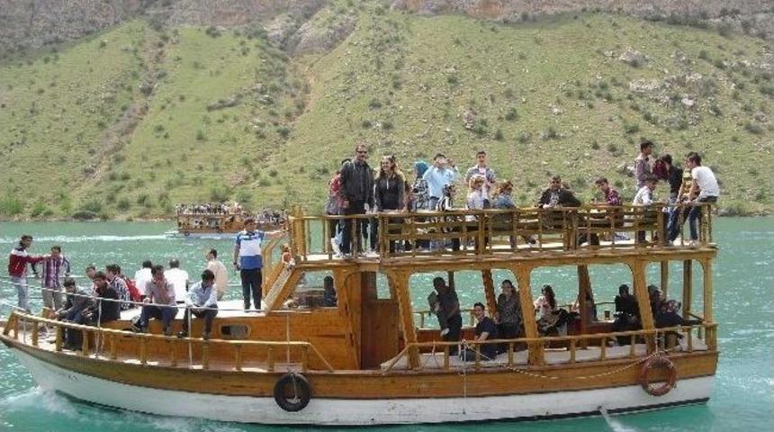 Anadolu Lisesi &Ouml;ğrencileri Ve &Ouml;ğretmenleri Rumkale Gezisinde