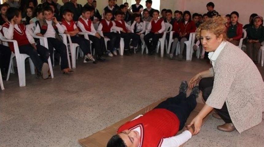 Minik &Ouml;ğrencilere İlk Yardım Eğitimi Verildi