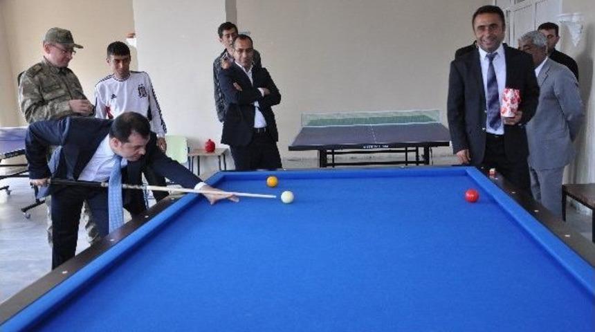 Bilardo Turnuvasında Dereceye Girenler &Ouml;d&uuml;llendirildi