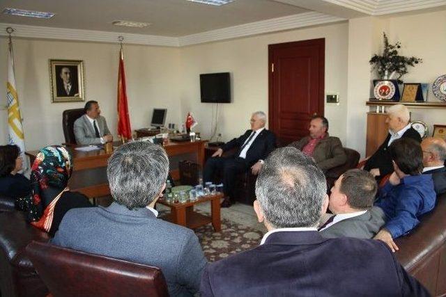 Ak Parti Adapazarı İlçe Teşkilatından Başkan Karakullukçu'ya Tebrik Ziyareti