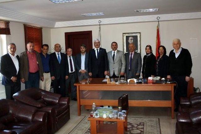 Ak Parti Adapazarı İlçe Teşkilatından Başkan Karakullukçu'ya Tebrik Ziyareti