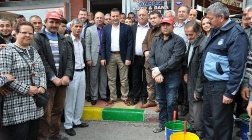 Menderes Rengarenk Oldu