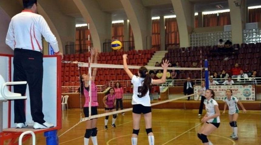 Voleybol T&uuml;rkiye Yıldız Kızlar Grup M&uuml;sabakaları Aydın&rsquo;da Başladı