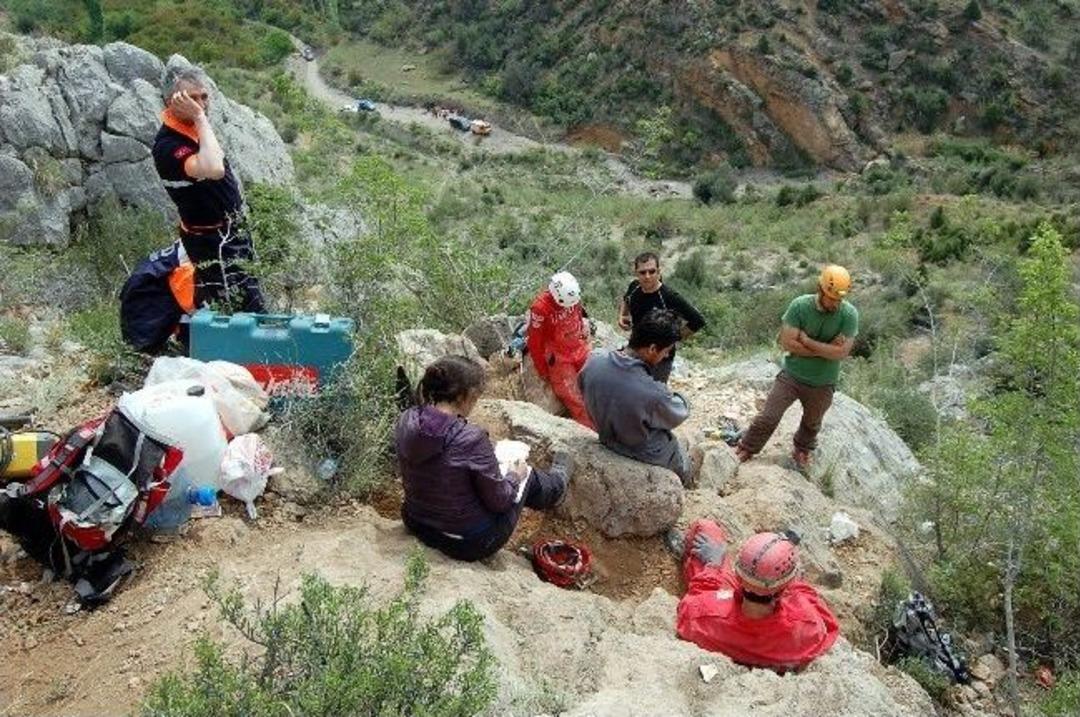 Eskişehir&rsquo;de Dehlize D&uuml;şen Yaralı Adamı Kurtarma &Ccedil;alışmaları 3'nc&uuml; G&uuml;n&uuml;nde