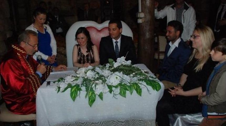 Başkan Atabay, İlk Nikahını Kıydı