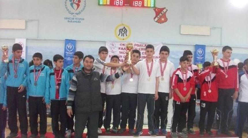 Okullar Arası Badminton Grup M&uuml;sabakaları
