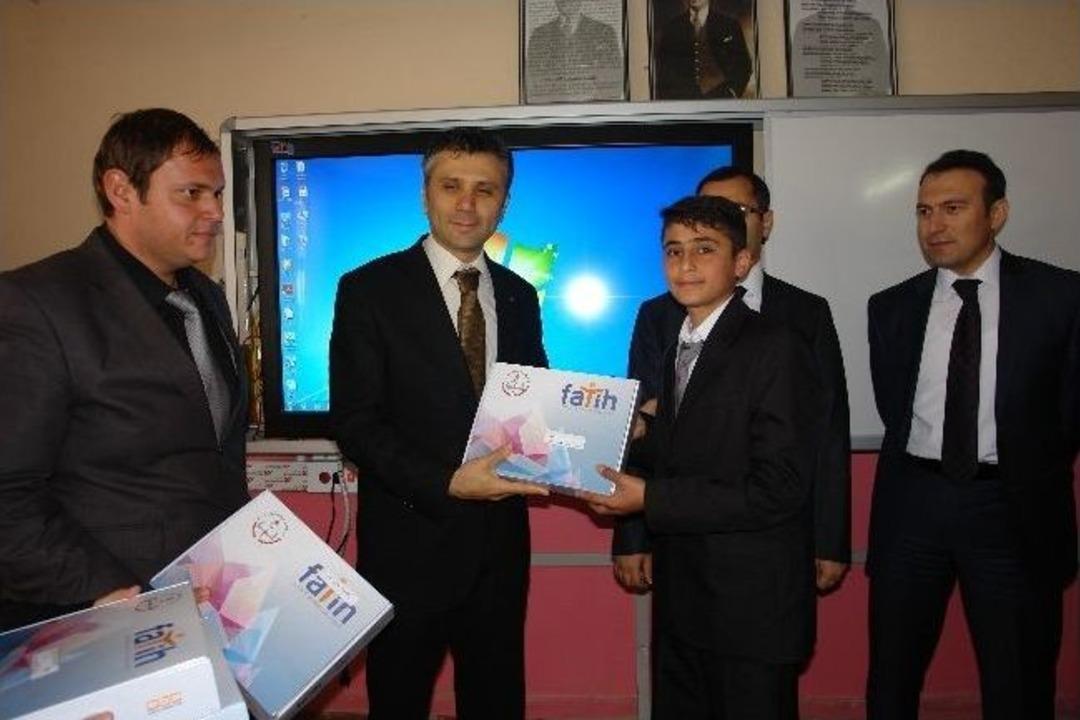 &Ccedil;ukurca&rsquo;da Tablet Bilgisayar Dağıtımı