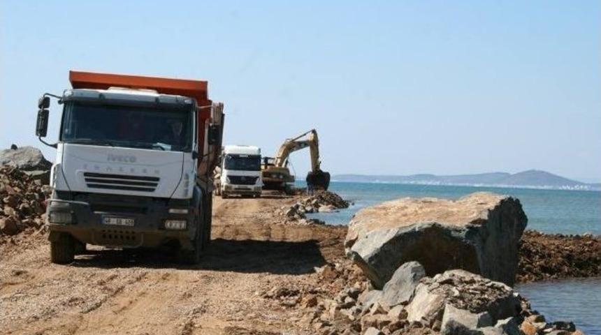 Balıkesir&rsquo;de Sahili Yutan Erozyonu Mendirekler Durduracak