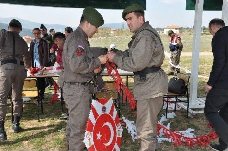 Askerler Vatandaşlarla Uçurtma Uçurdu G1