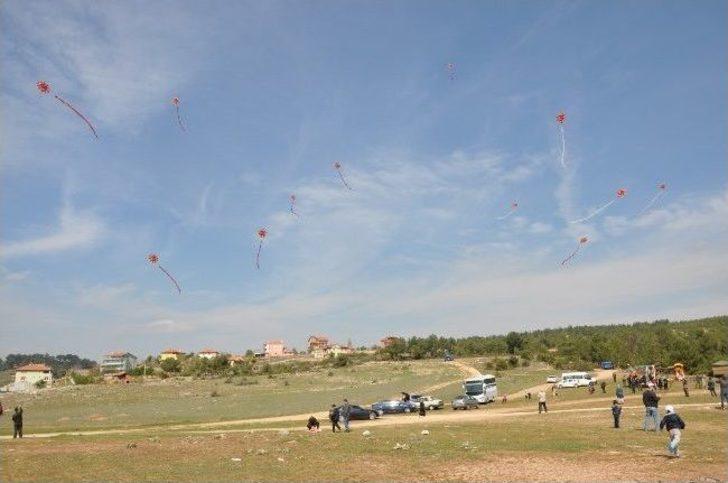 Askerler Vatandaşlarla Uçurtma Uçurdu G5