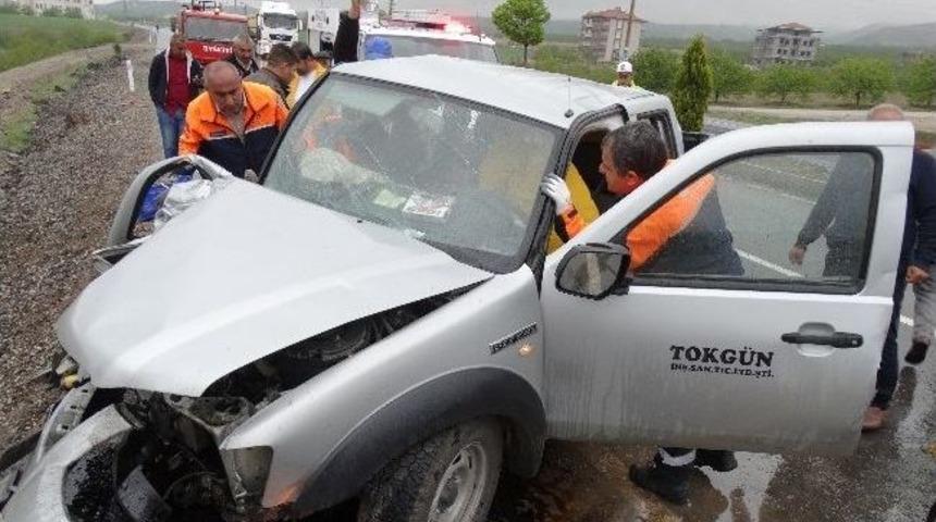 Hurdaya D&ouml;nen Ara&ccedil;taki Yaralıları Afad Ekipleri Kurtardı