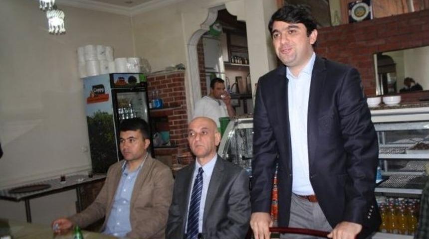 Selendi'de Kaymakamdan Polislere Yemekli Kutlama