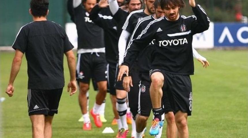 Beşiktaş, Fenerbah&ccedil;e Ma&ccedil;ı Hazırlıklarını S&uuml;rd&uuml;r&uuml;yor