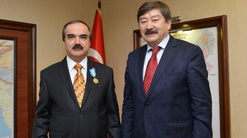 T&uuml;rksoy Genel Sekreteri D&uuml;sen Kaseinov&rsquo;dan Vali Coş&rsquo;a Ziyaret