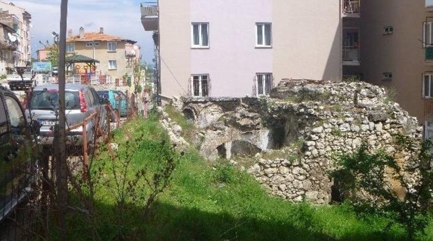 Bilecik&rsquo;teki 200 Yıllık Tarihi Hamam Restorasyon Bekliyor