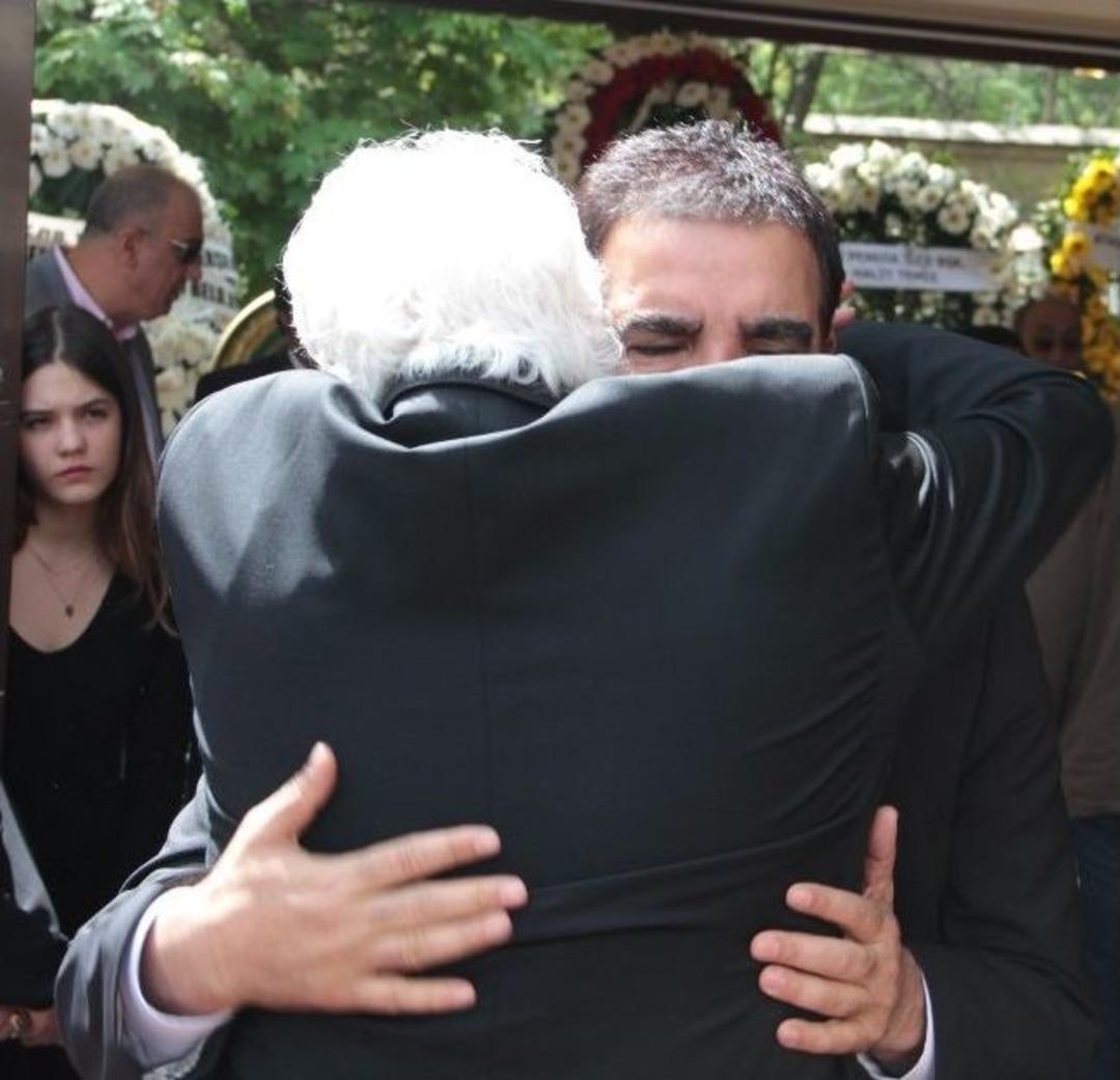 Kılı&ccedil;daroğlu, Erdoğan Toprak'ın Annesinin Cenazesine Katıldı