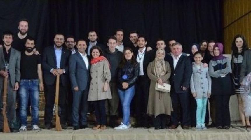 Edirne&rsquo;de &Ccedil;anakkale Destanı Tiyatrosu Duygusal Bir Gece Yaşattı