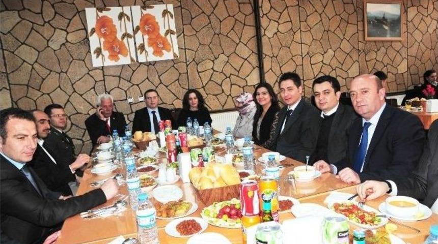 Başkan Sarı&rsquo;ndan Kurtuluş Yemeği