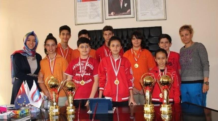 Tavşanlı Yıldız Eğitim Kurumları Sportif Başarılara Doymuyor