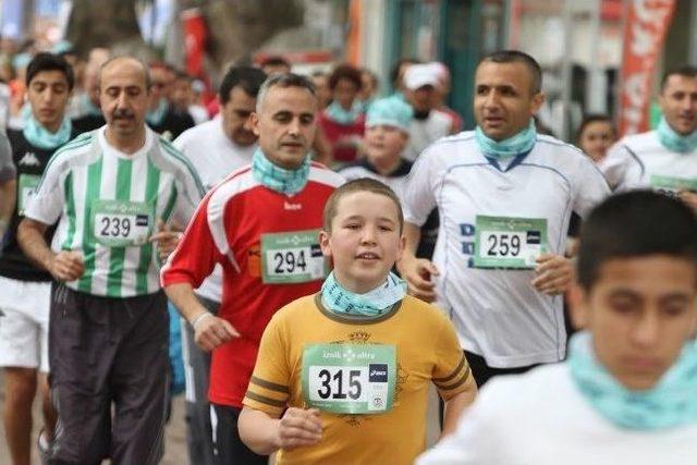 Maratonu Birinci Bitirene Ağırlığınca Zeytin