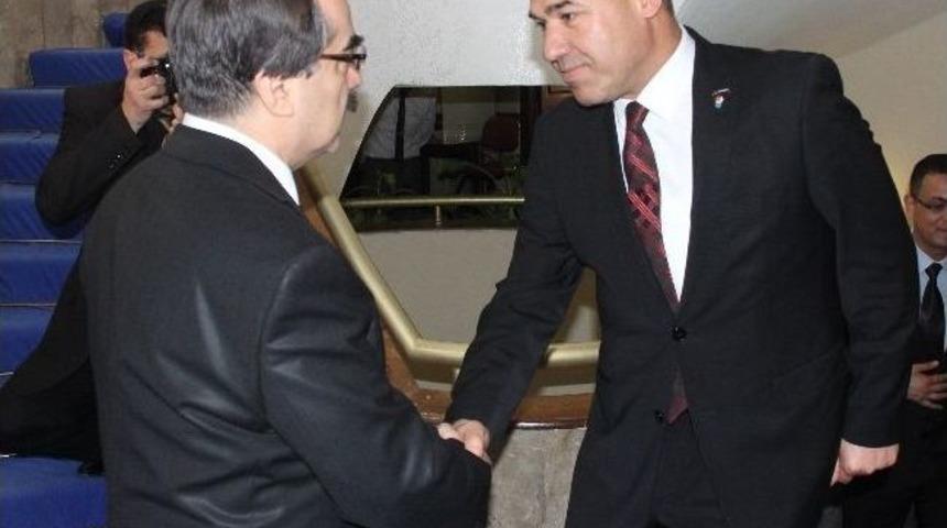 S&ouml;zl&uuml; Vali Coş'u Ziyaret Etti