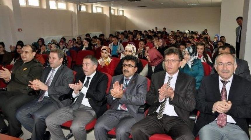 Suşehri&rsquo;nde Lise &Ouml;ğrencileri Arasında M&uuml;nazara Etkinliği D&uuml;zenlendi