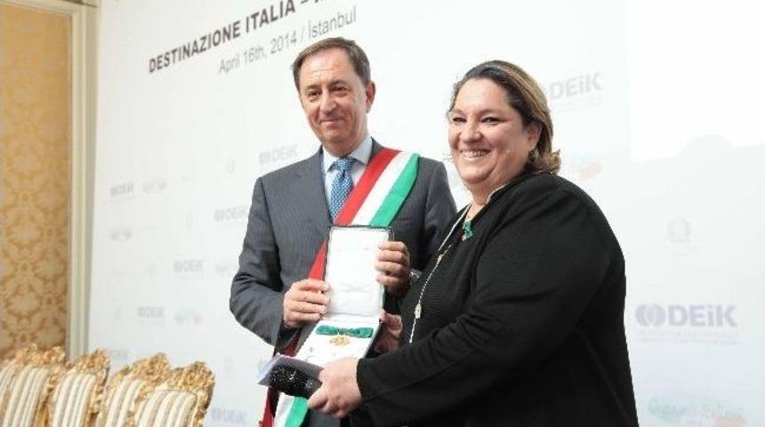 Zeynep Bodur Okyay'a İtalya'dan Y&uuml;ksek Ş&ouml;valye Nişanı