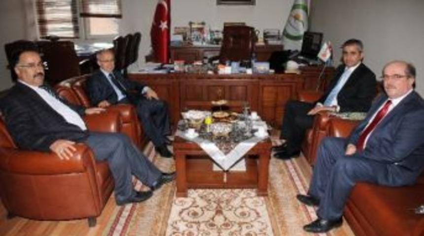 Nahcivan Başkonsolosu Akıncı Ve Iğdır Valisi Haner, Rekt&ouml;r Prof. Dr. Yılmaz&rsquo;ı Ziyaret Etti