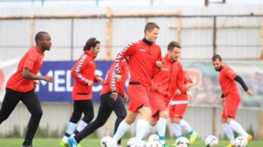 Torku Konyaspor, &Ccedil;aykur Rizespor Ma&ccedil;ı Hazırlıklarını S&uuml;rd&uuml;rd&uuml;