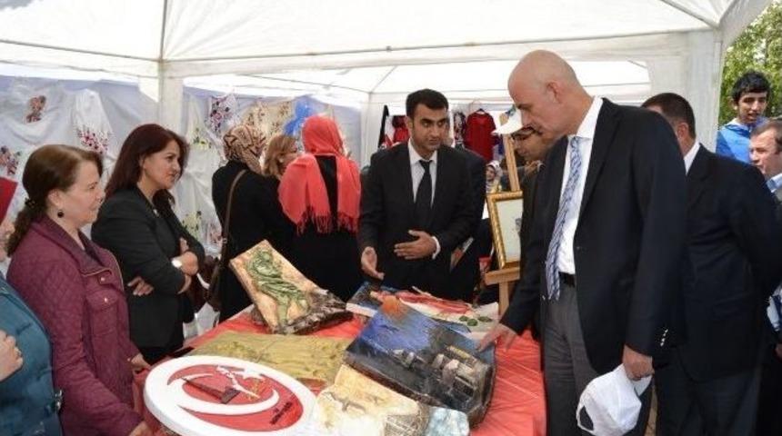 Kadınlar Emeklerini Sergiledi