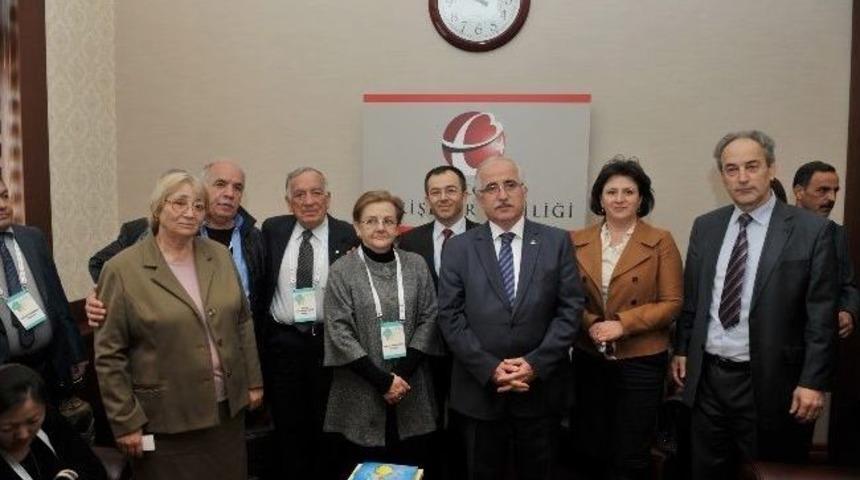 22 &Uuml;lkeden Gelen Misafirler Vali Tuna&rsquo;yı Ziyaret Etti