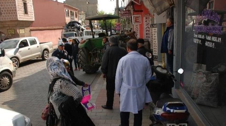 Kep&ccedil;eyle Eczanenin Duvarına &Ccedil;arptı