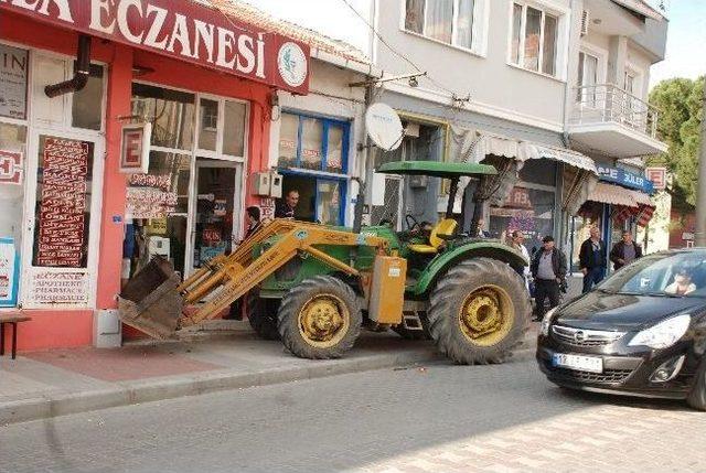 Kep&ccedil;eyle Eczanenin Duvarına &Ccedil;arptı 1