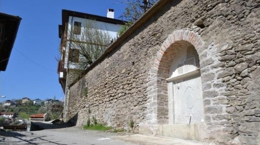 Tarihi &Ccedil;eşmelerin Restorasyonları S&uuml;r&uuml;yor